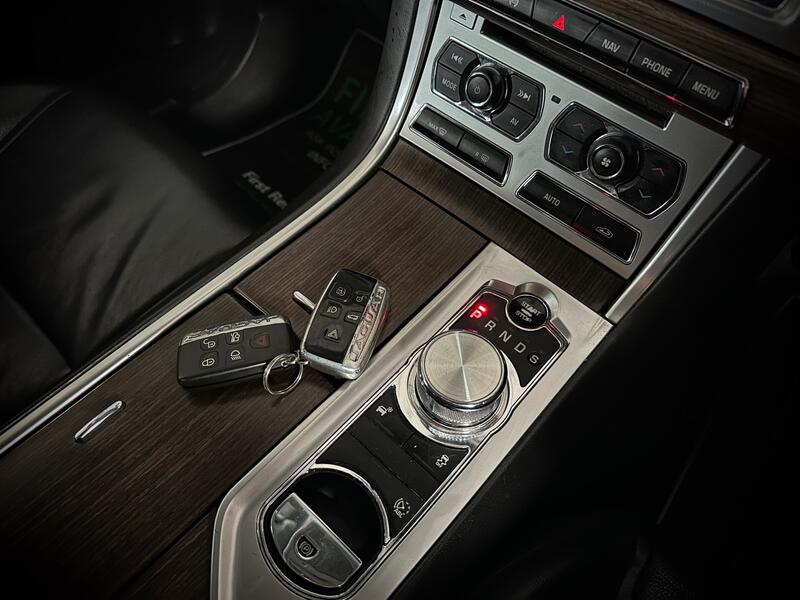 JAGUAR XF